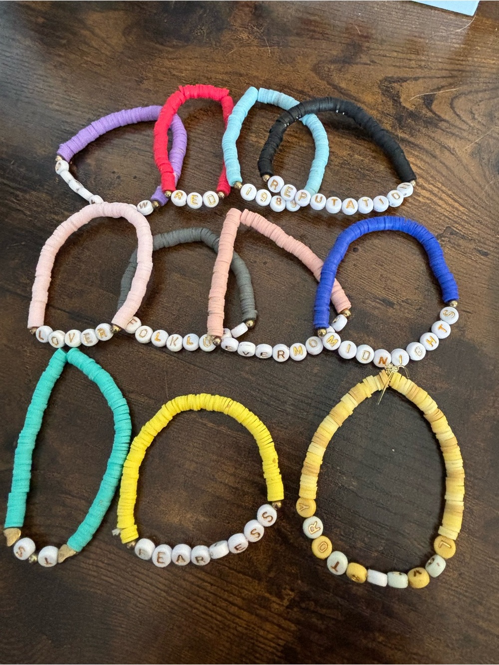11 Taylor Swift friendship bracelets